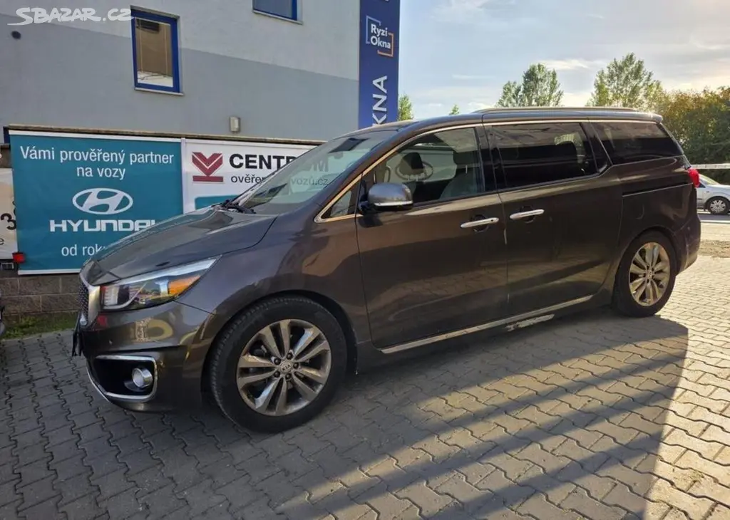 Kia Carnival 3.3-8míst-2.řada 3sedadla